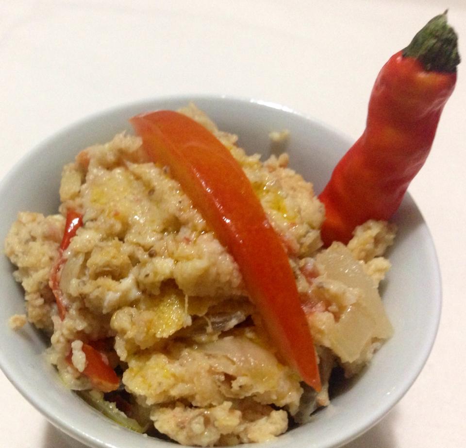 Eggs and tomatoes steamed with poppy seed paste